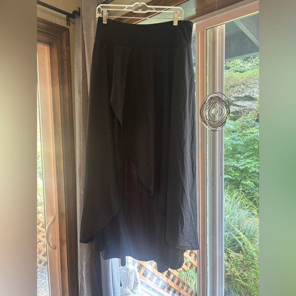 HALARA NWOT 2n1 High Low Quick Dry Black Maxi Skirt Large Regular - Picture 9 of 9